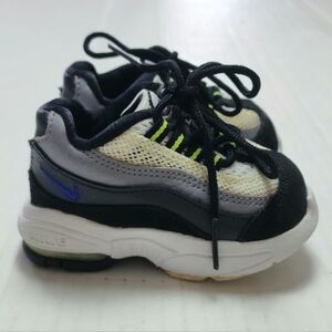 NIKE Size 3c Sneakers